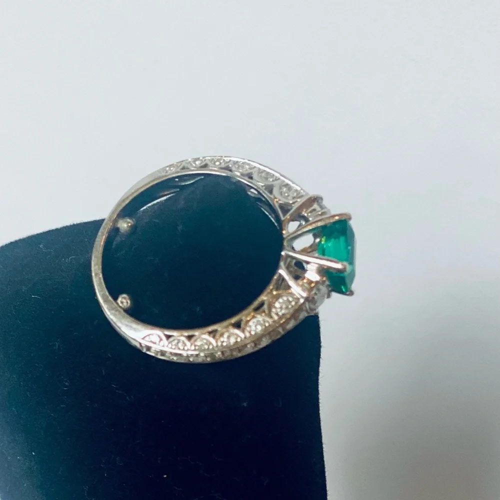 Orianne….Natural diamonds and natural emerald ring on 14ct white gold - Picture 6 of 13